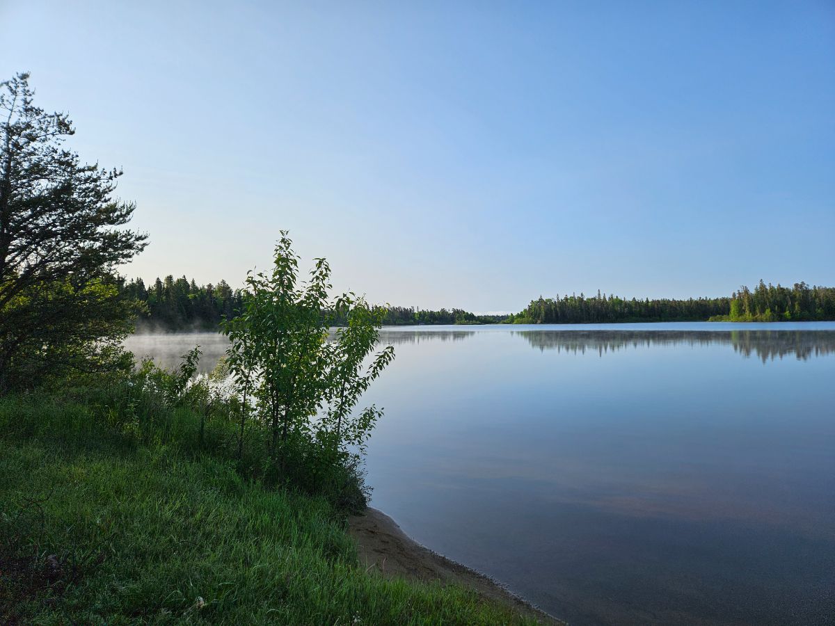 Photo de Very quiet site on large lake