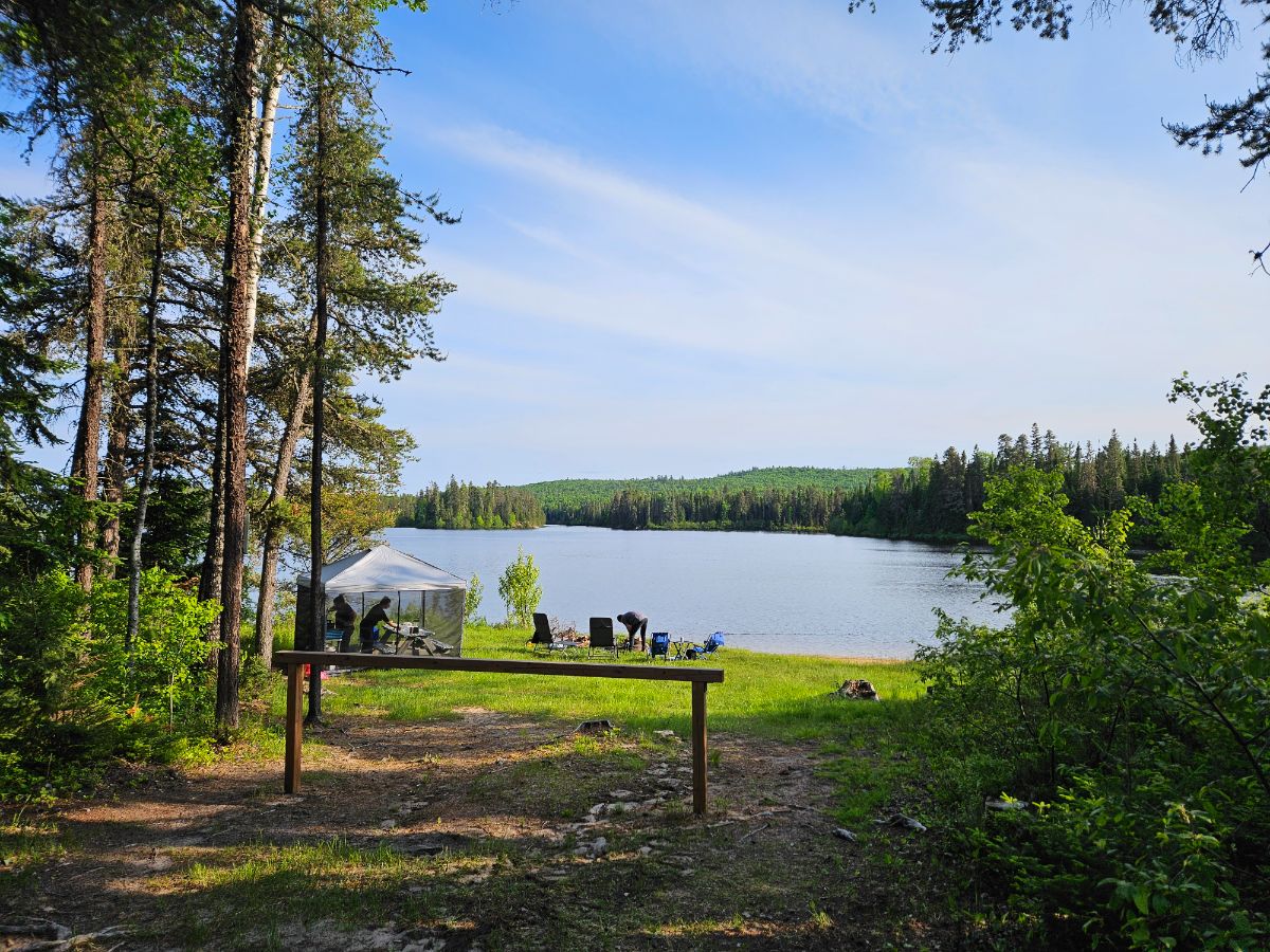 Photo de Very quiet site on large lake