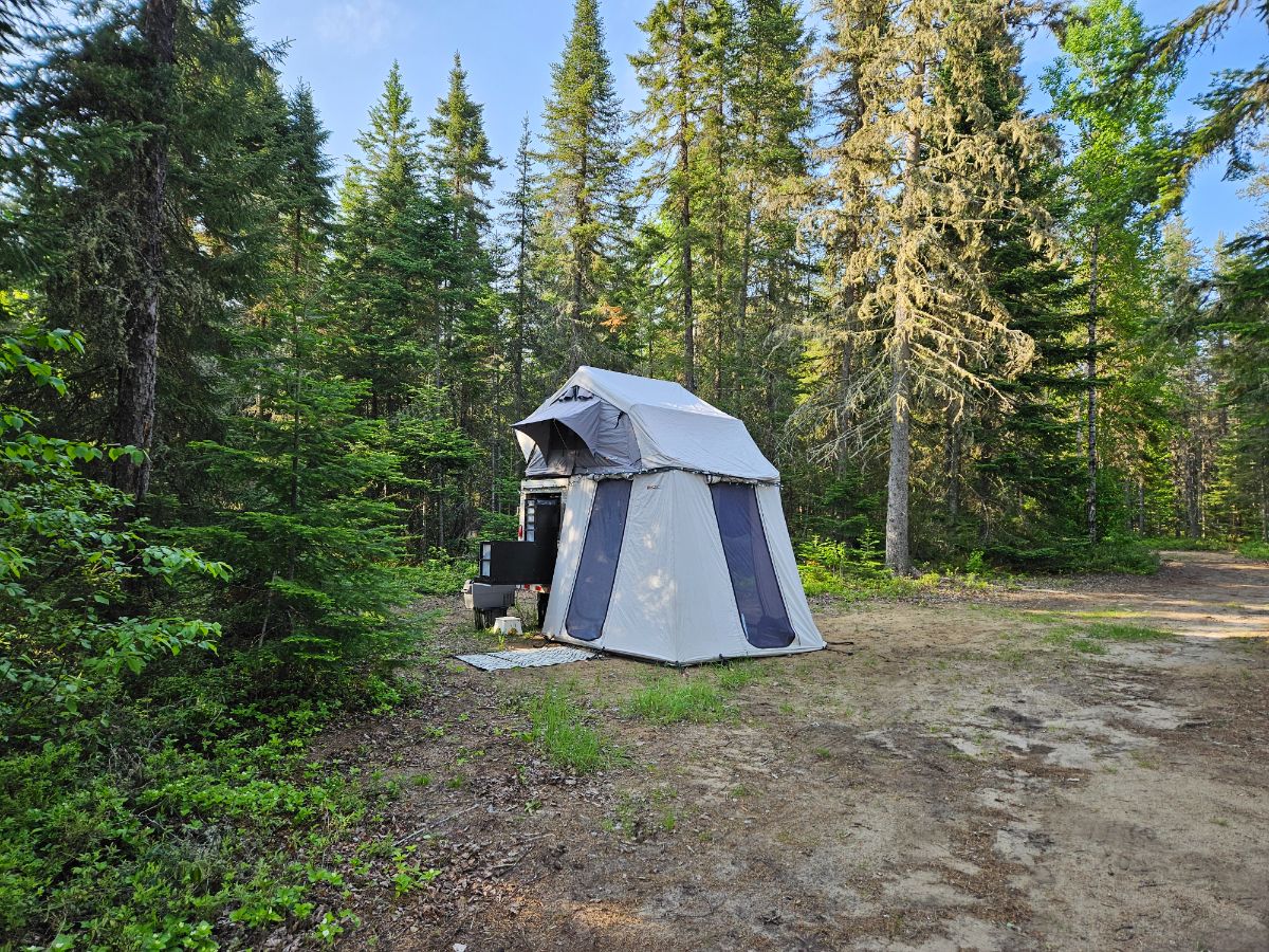 Photo de Very quiet site on large lake
