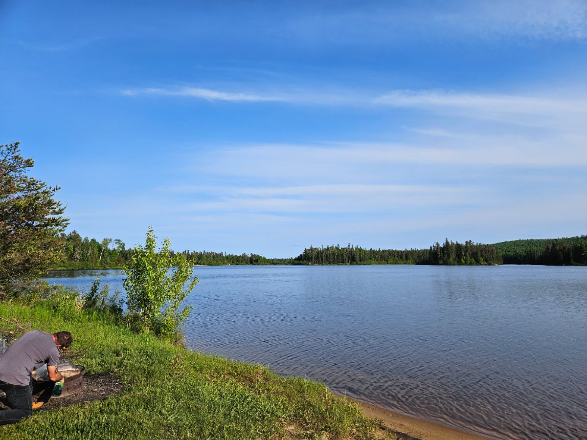 Photo de Very quiet site on large lake