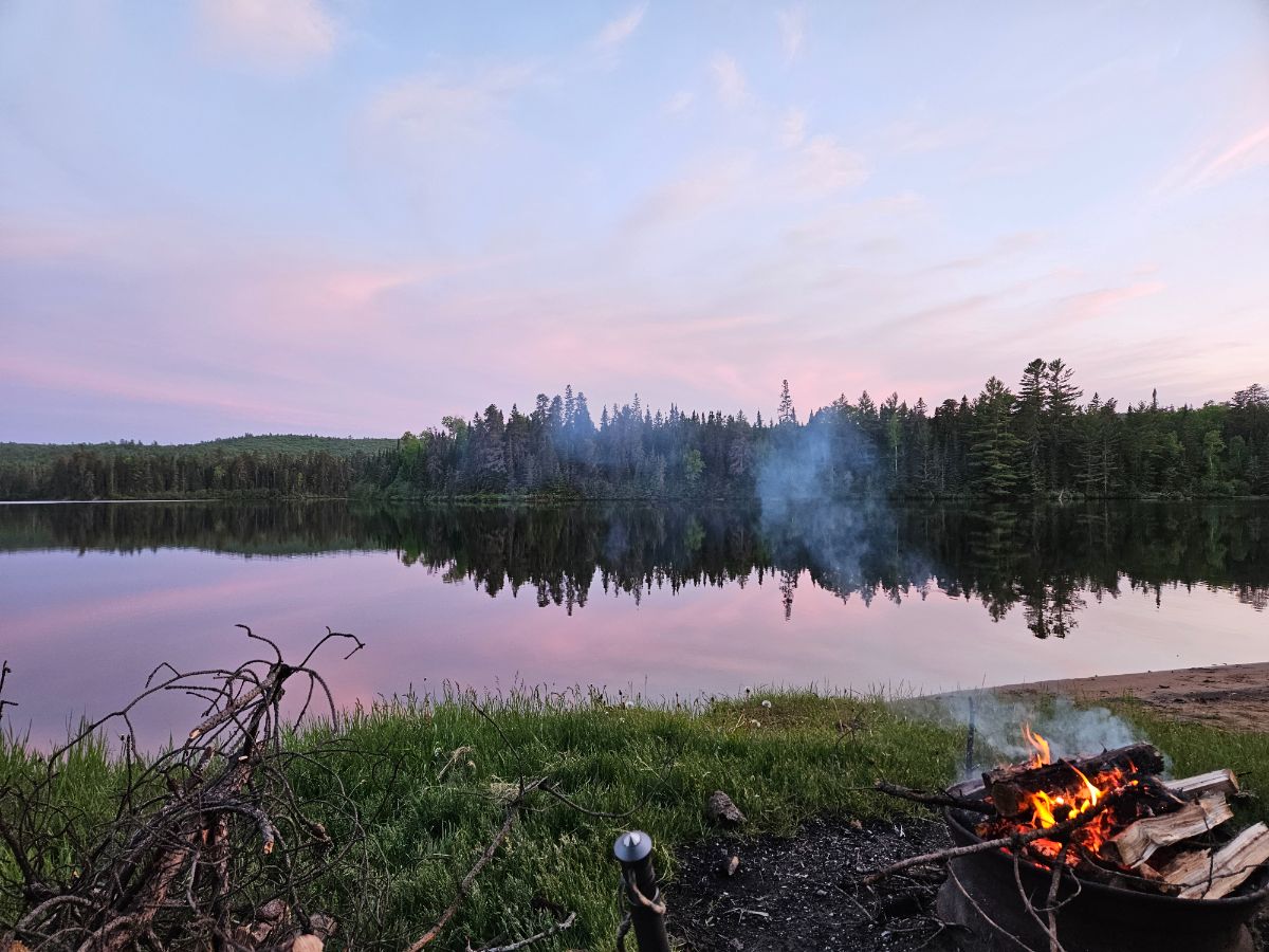 Photo de Very quiet site on large lake