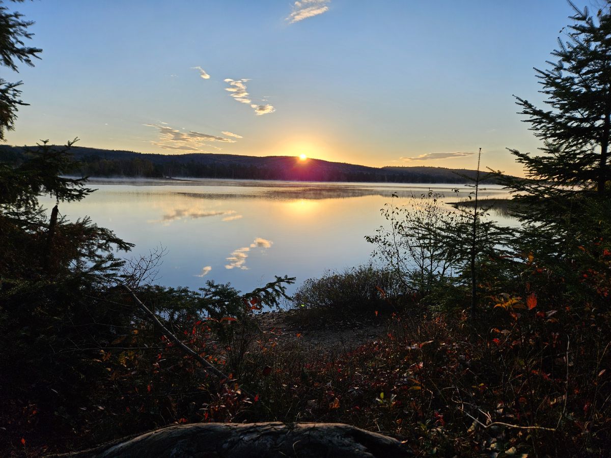 Paysage de camping pour Very large site on large lake with nice sunrises